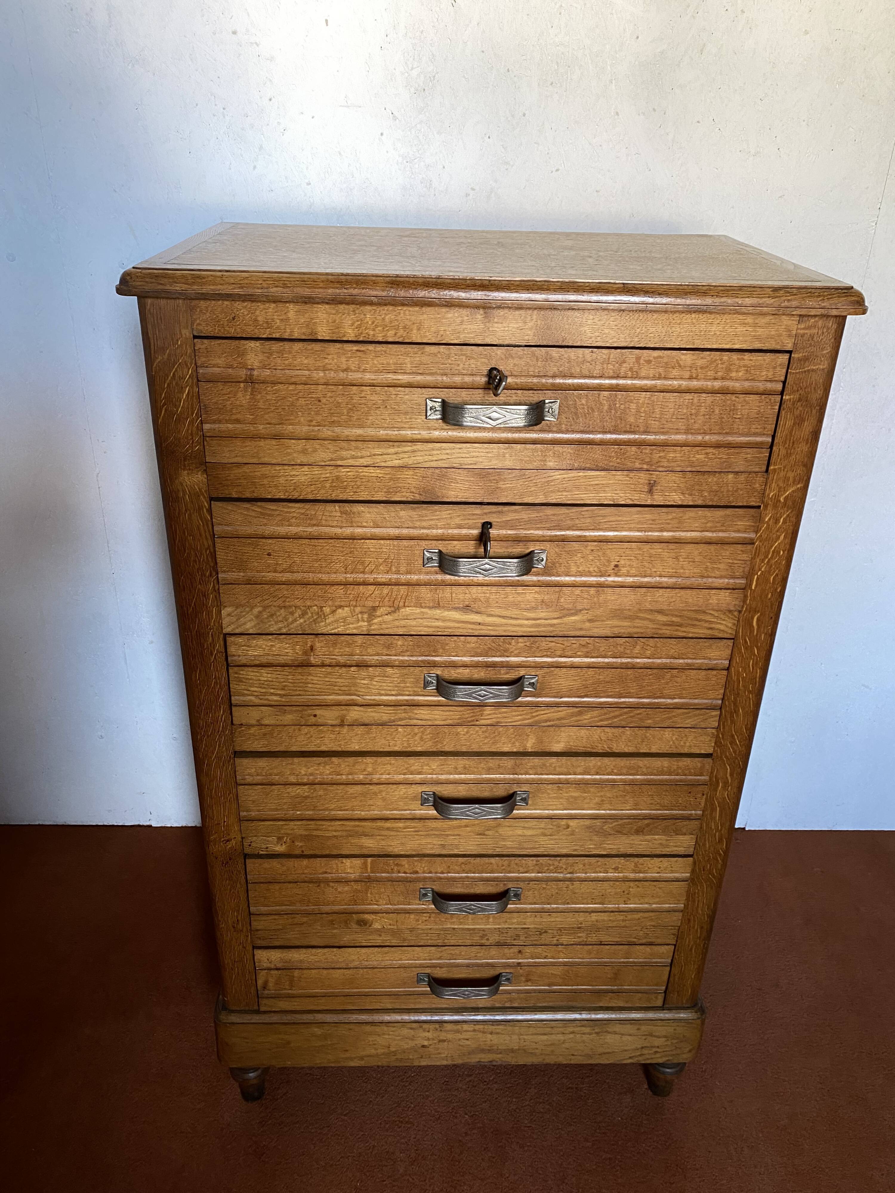 Commode -semainier vintage 6 drawers. Light oak wood furniture in very good condition