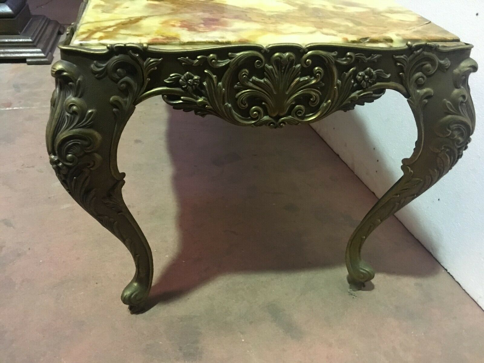 Coffee table of style Louis XV