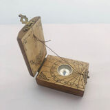 Horizontal diptych sundial with axis wire