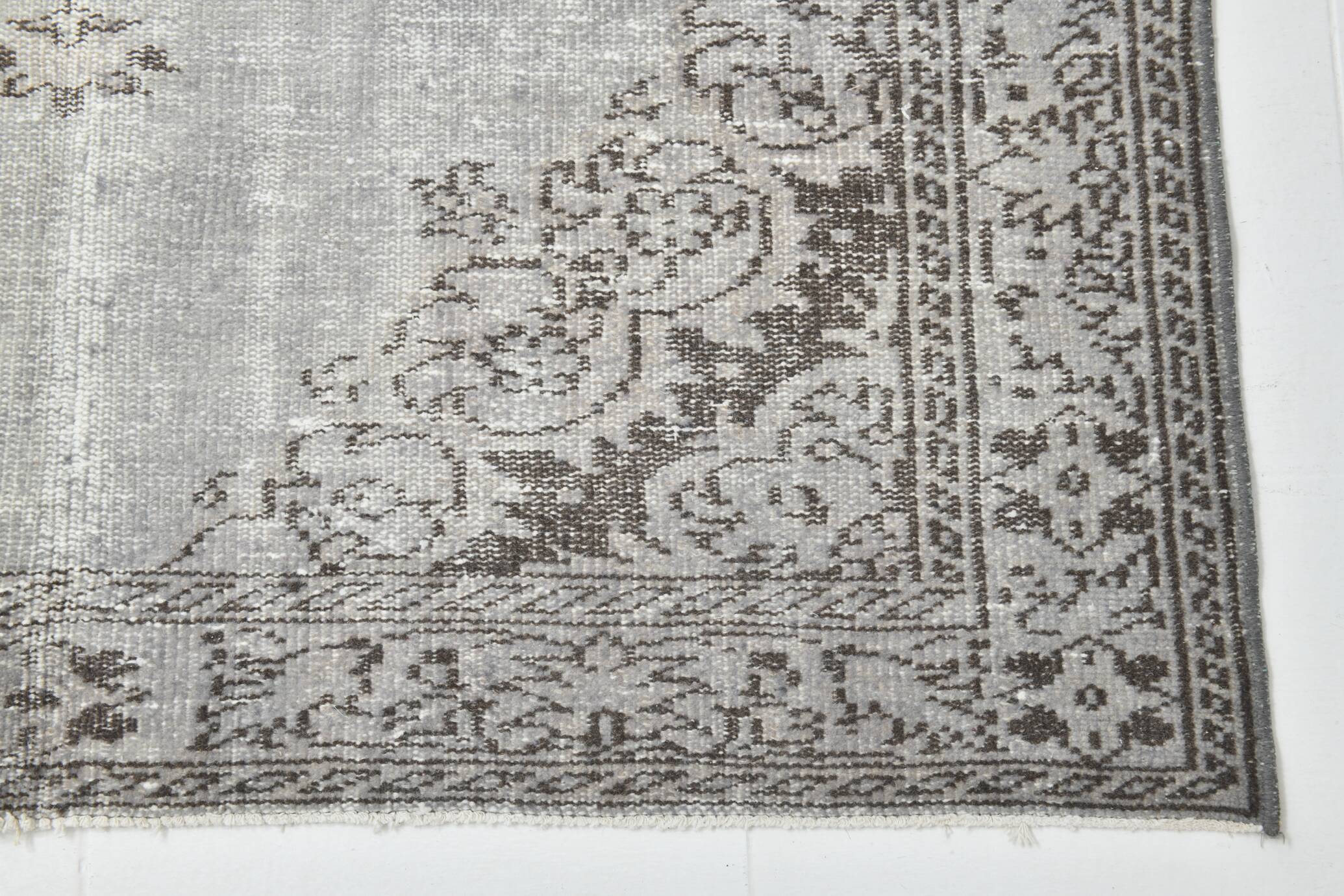 5x9 Shades Of Gray & Brown Classic Vintage Rug, 150x278Cm