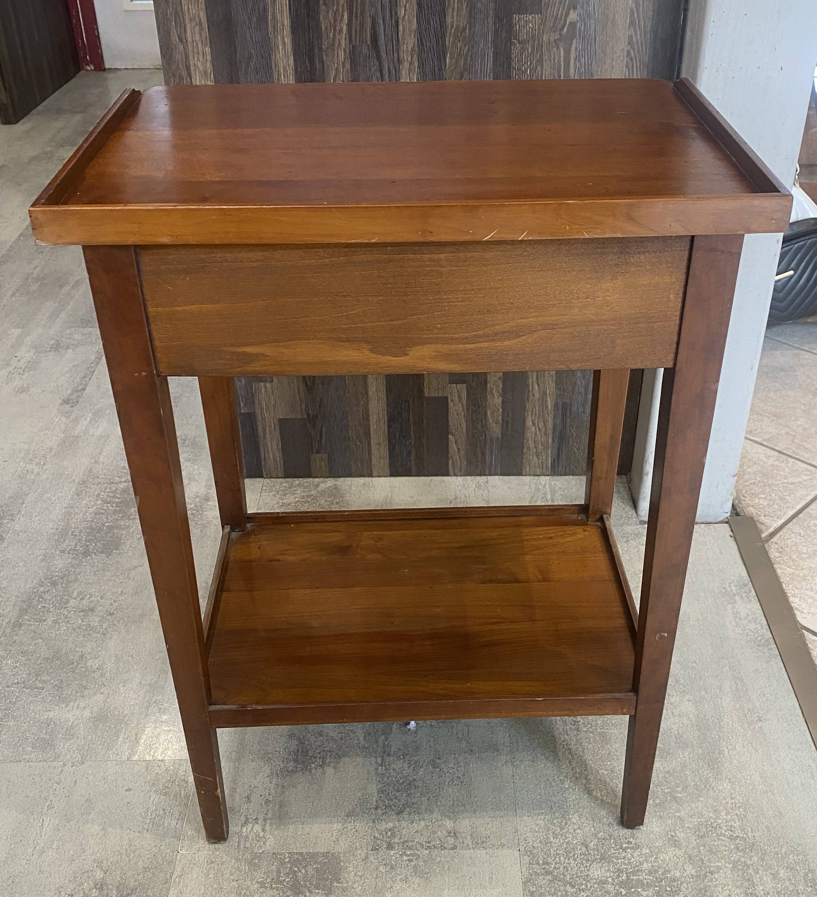 Table d’appoint 2 tiroirs merisier 1950