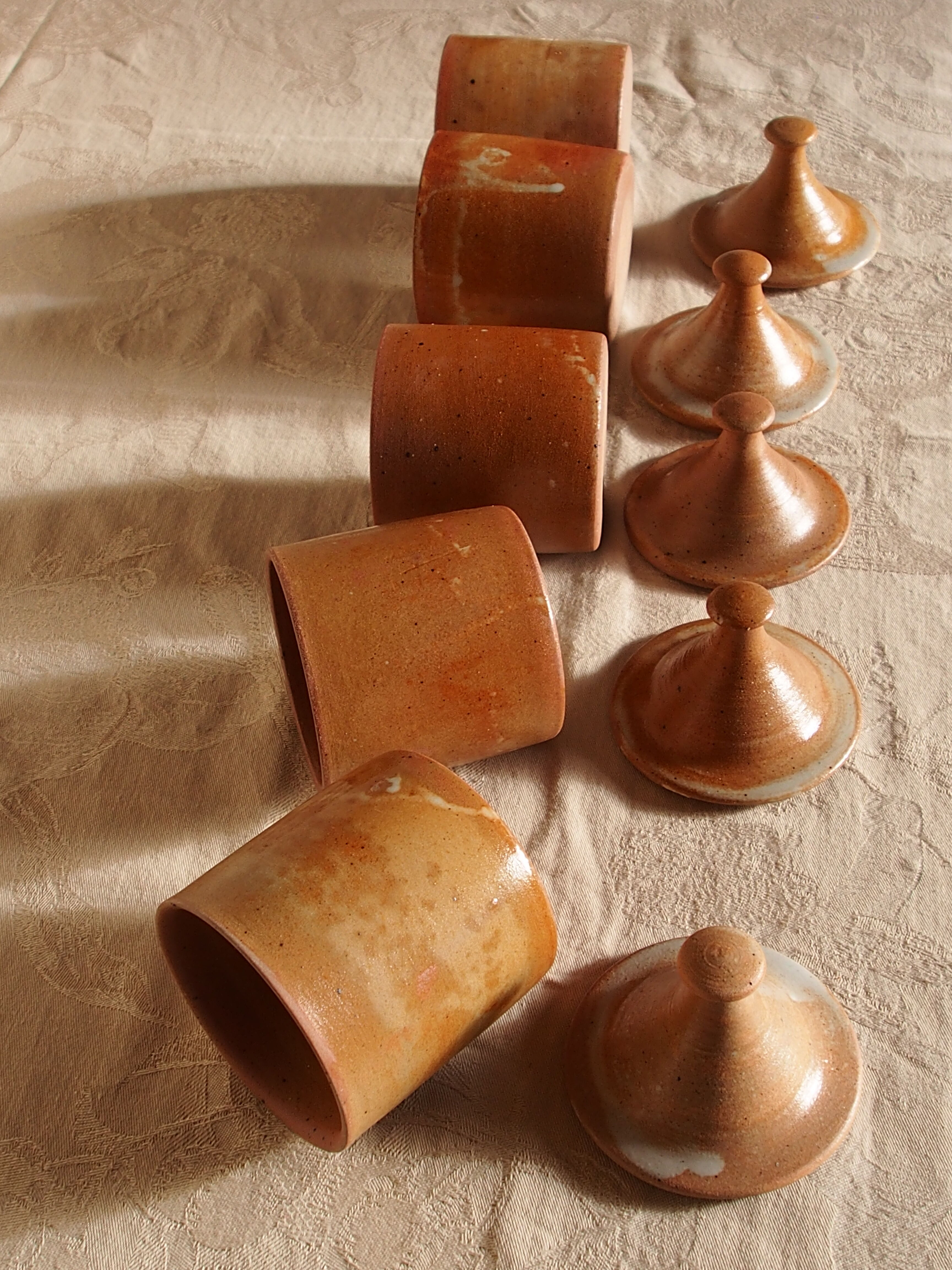 Set of 5 pots with its lid, in vintage stoneware