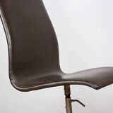 Set of 4 office chairs, leather and aluminum, Oxford/Arne Jacobsen model.