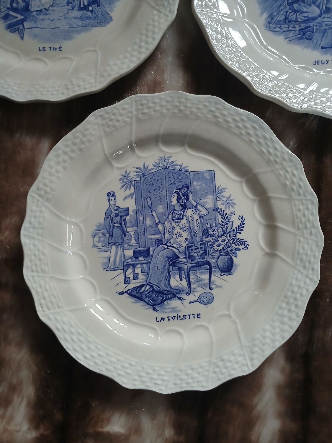 7 assiettes à dessert anciennes en Terre de fer 