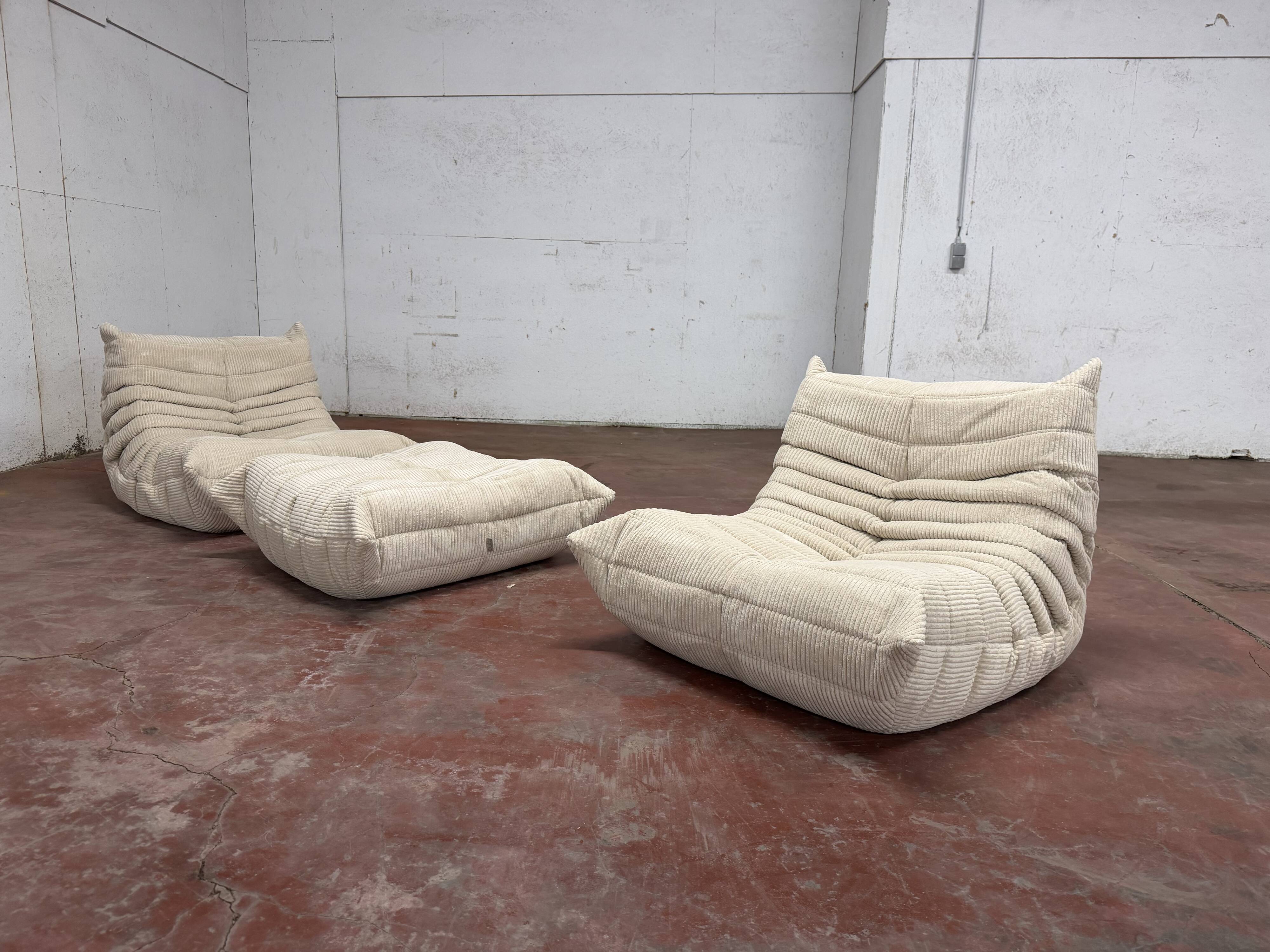 Ligne Roset Togo 2x 1-seater with 1x ottoman in beige corduroy in 10/10 condition!!