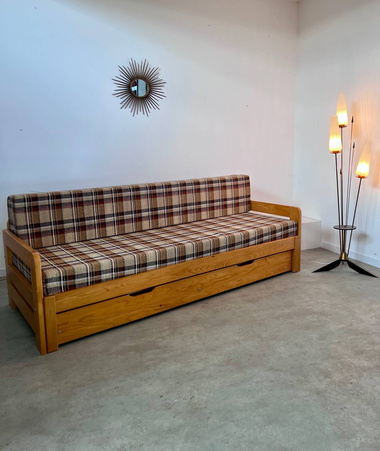 Ancien canapé lit 3 places design années 70/80 en pin vintage sofa