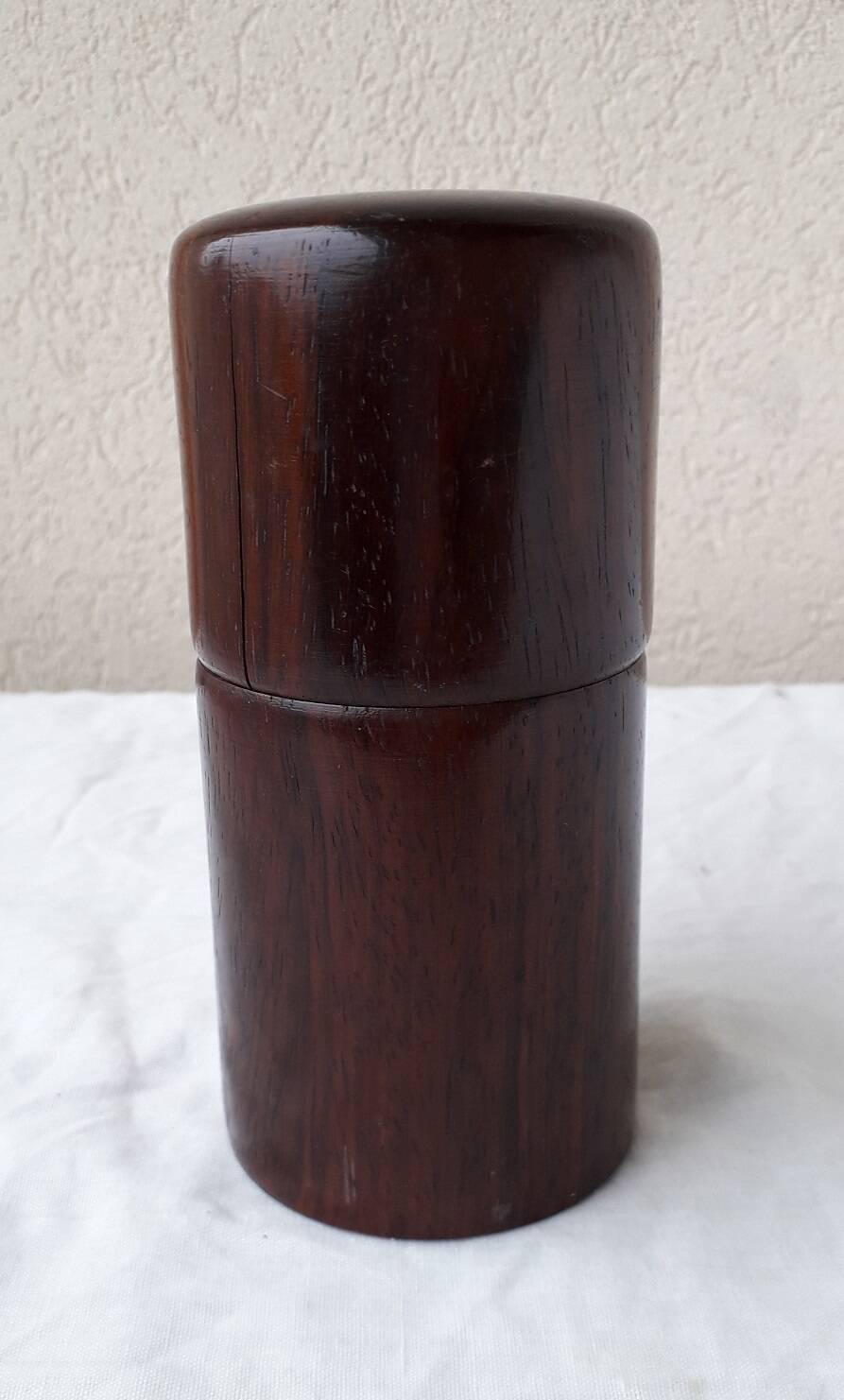 Cylindrical wooden box