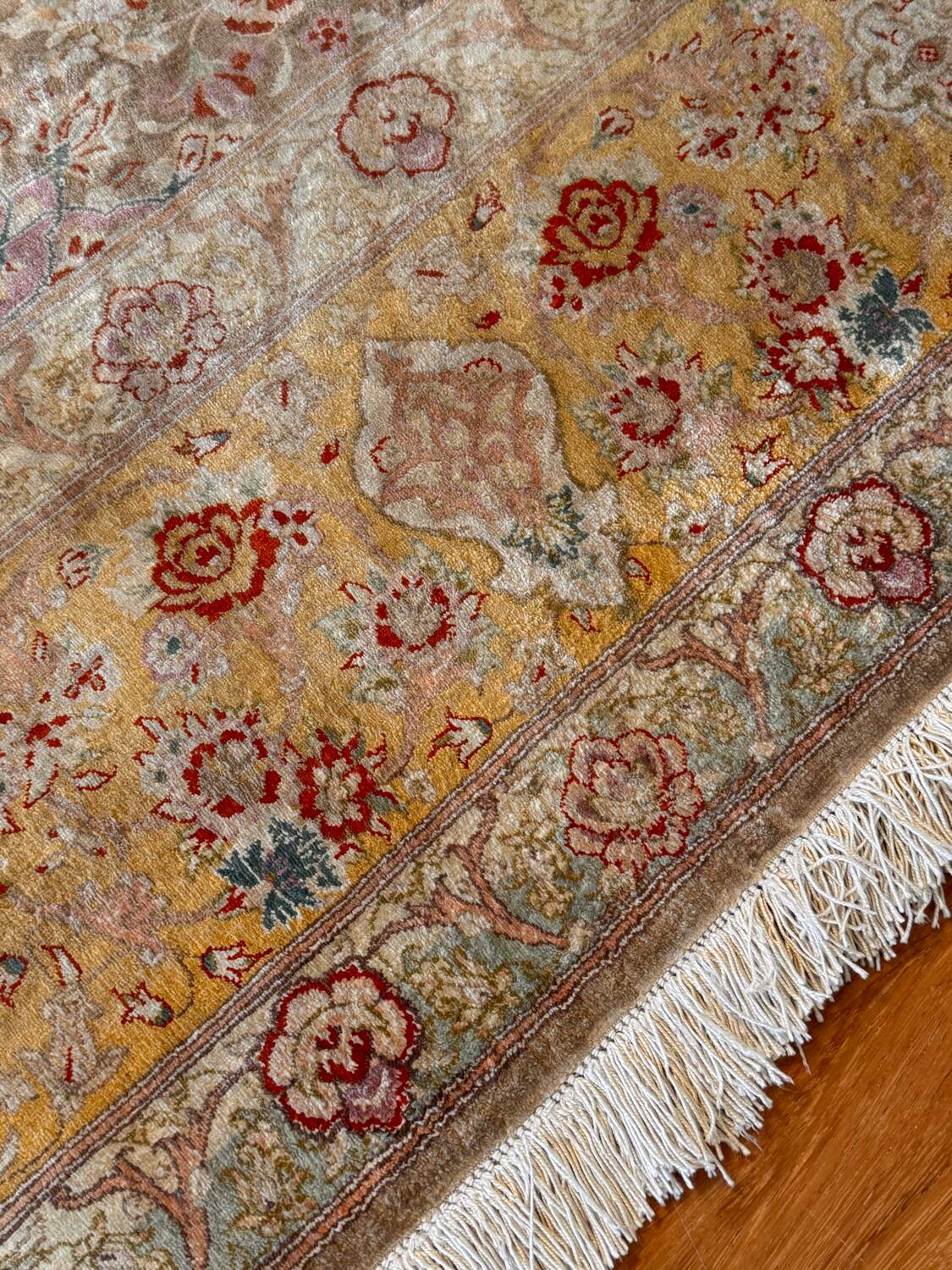 Extra fine Ghoum carpet from Iran in silk, signed Bahrami.