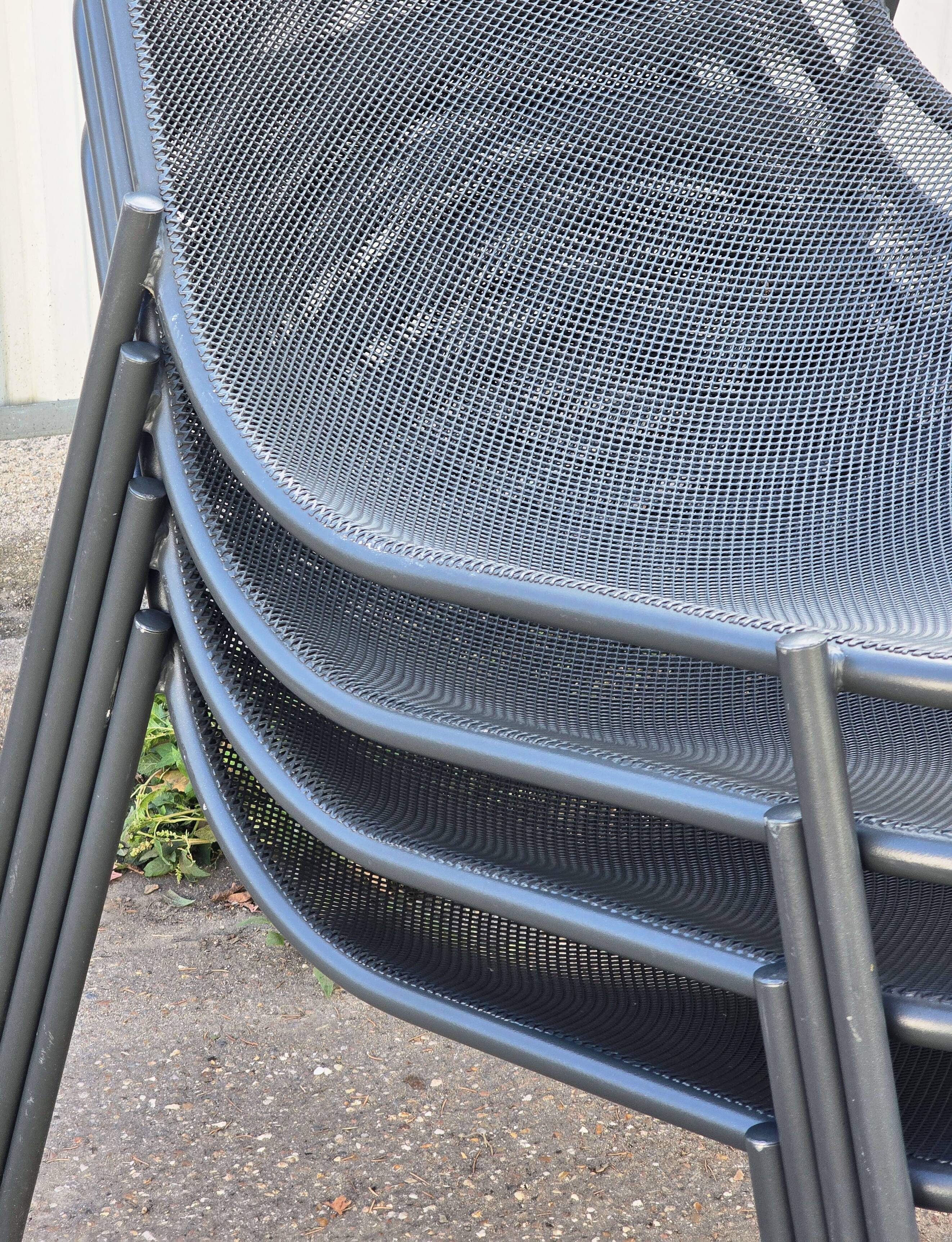 Suite de 4 fauteuils bas Round, EMU