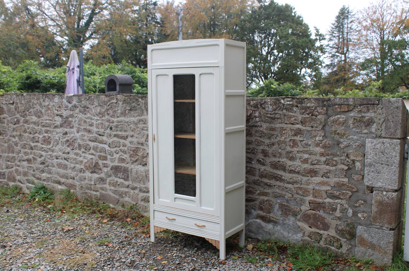 Armoire vitrée parisienne vaisselier vintage
