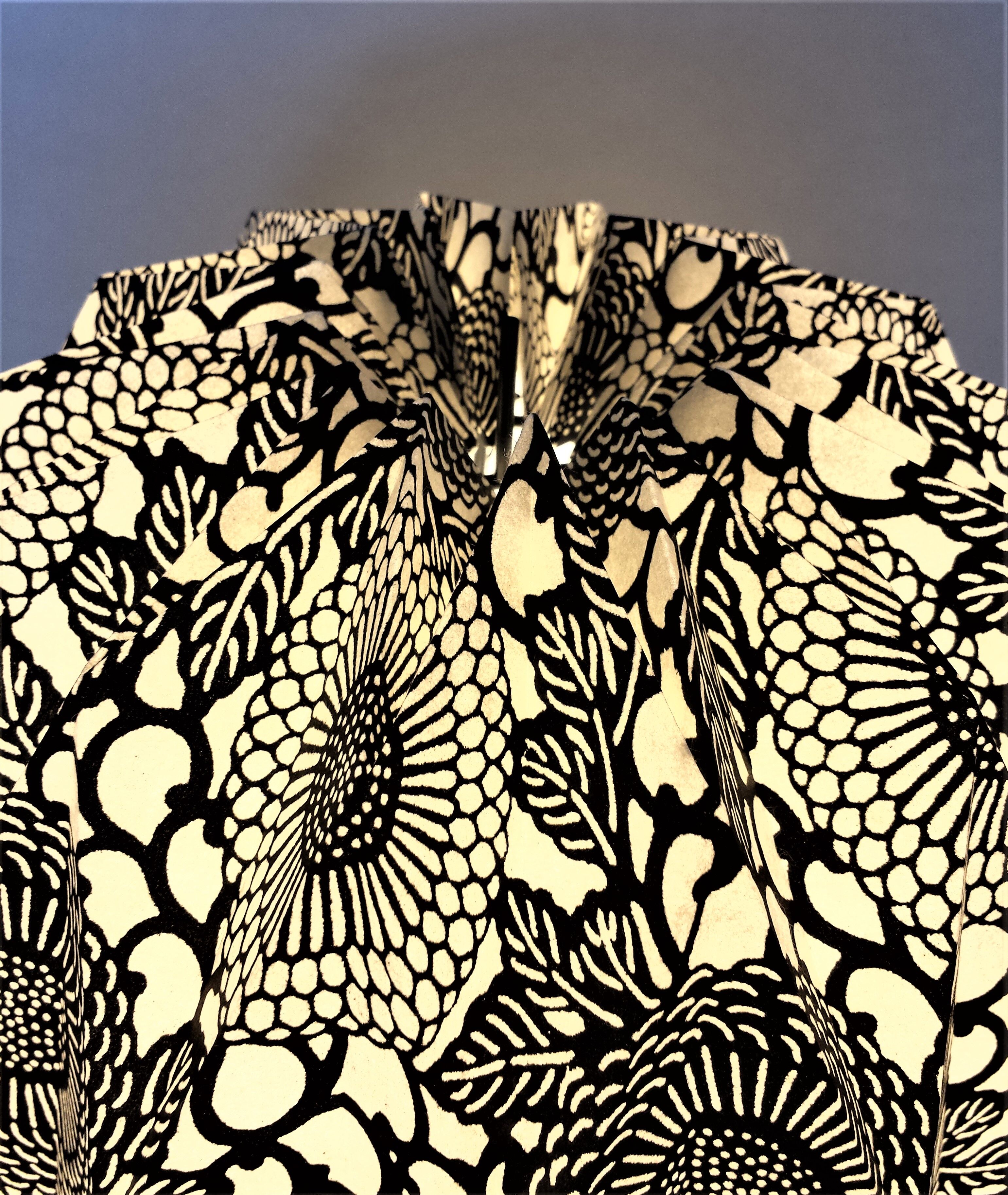 Hand-folded Sekai lamp Katazome shi black