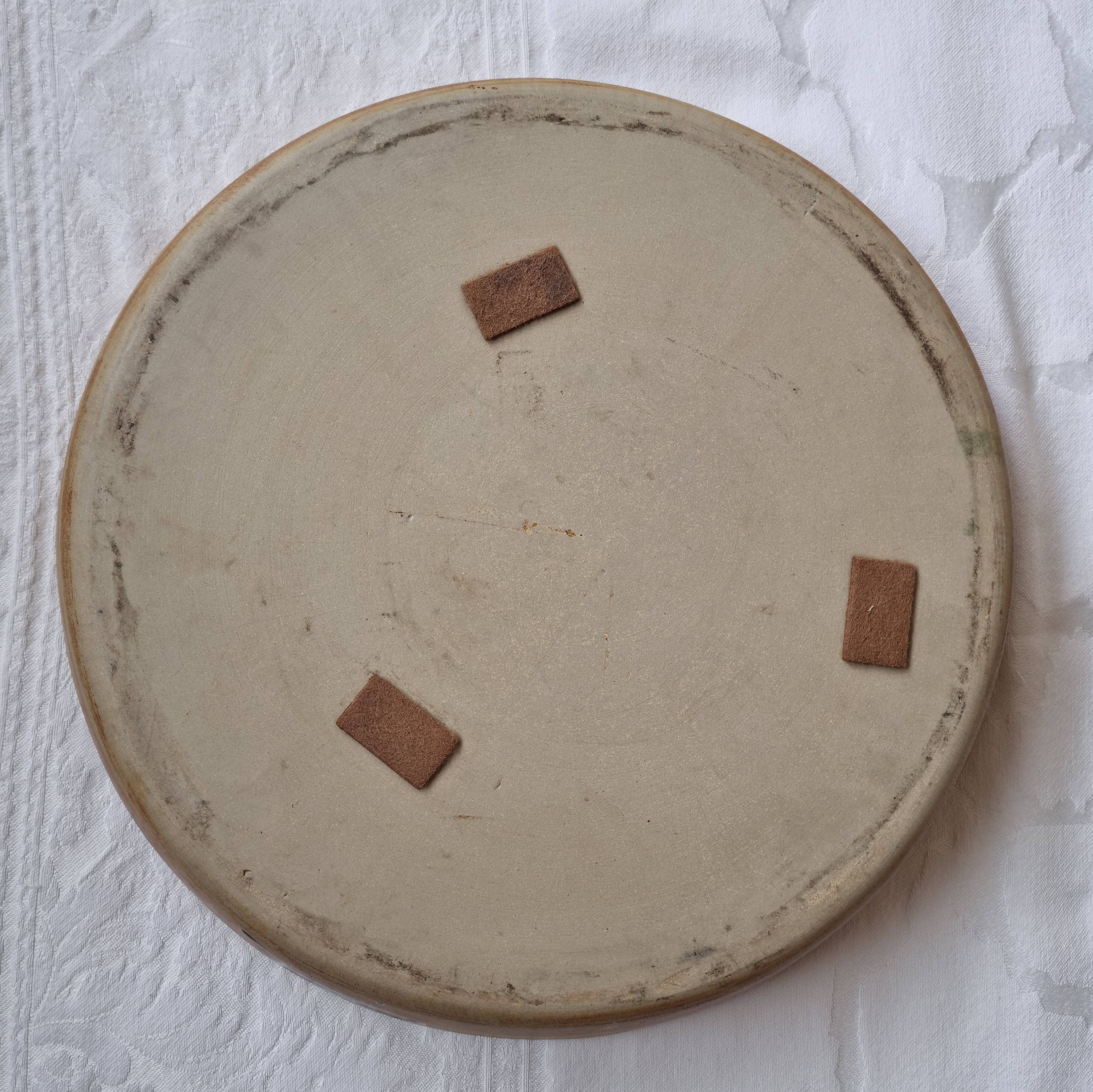 Decorative round dish La Colombe