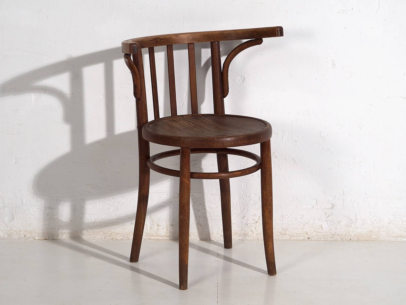 Antique armchairs with armrests (circa 1920). Set of 4 pieces no. 3