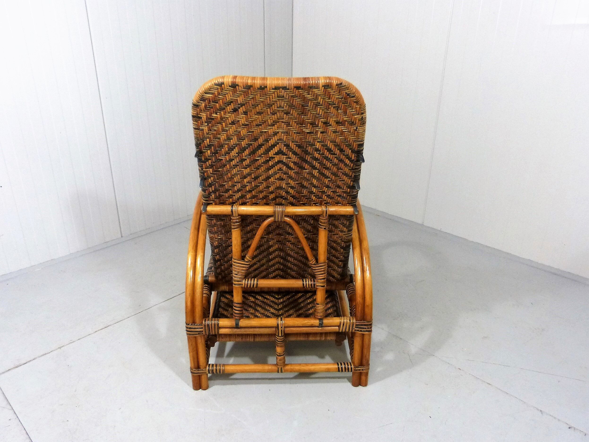 Chaise longue en rotin bicolore du milieu du siècle Années 1960