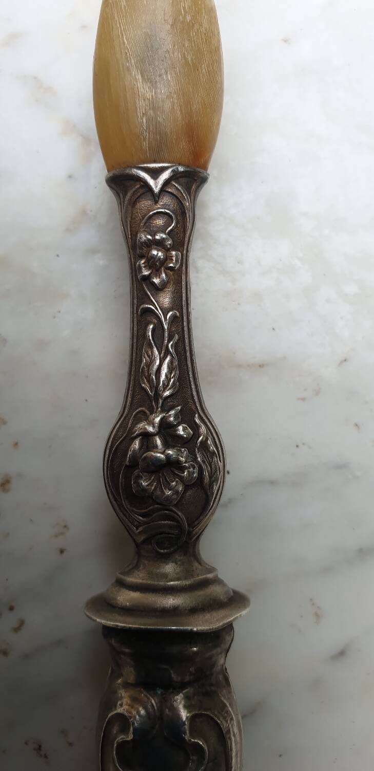 Art Nouveau salad servers in horn and silver metal