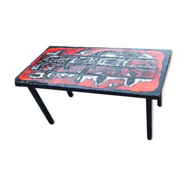 Table basse en céramique sur dalle de pierre de lave vers 1950