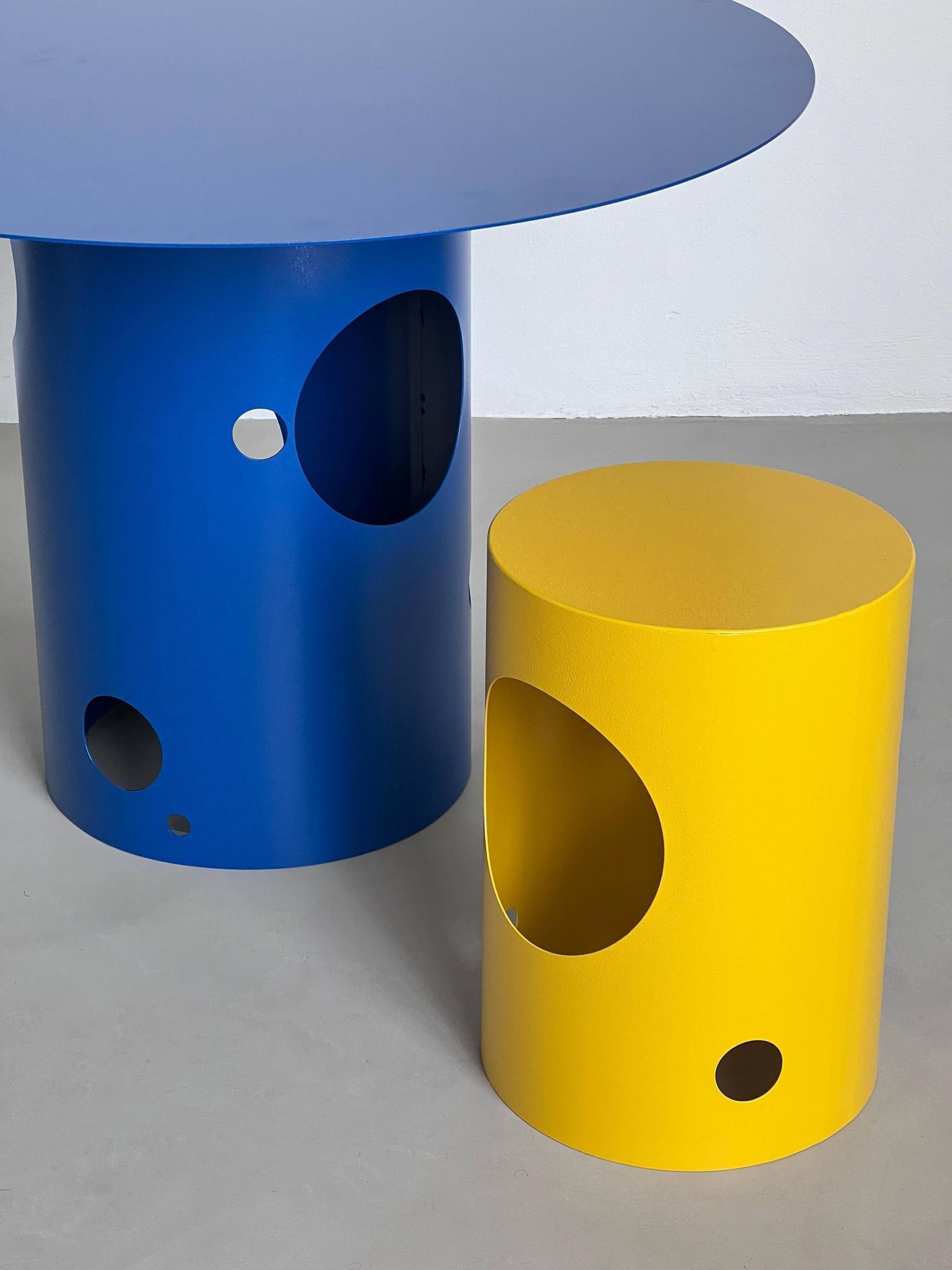 Table de salle à manger italienne contemporaine du XXIe siècle, silos, bleu électrique