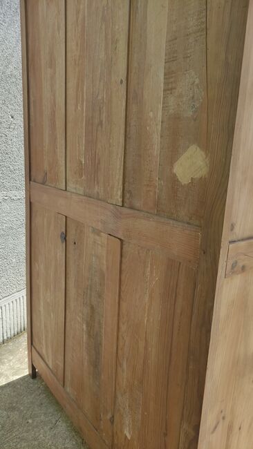 Parisian wardrobe in natural wood