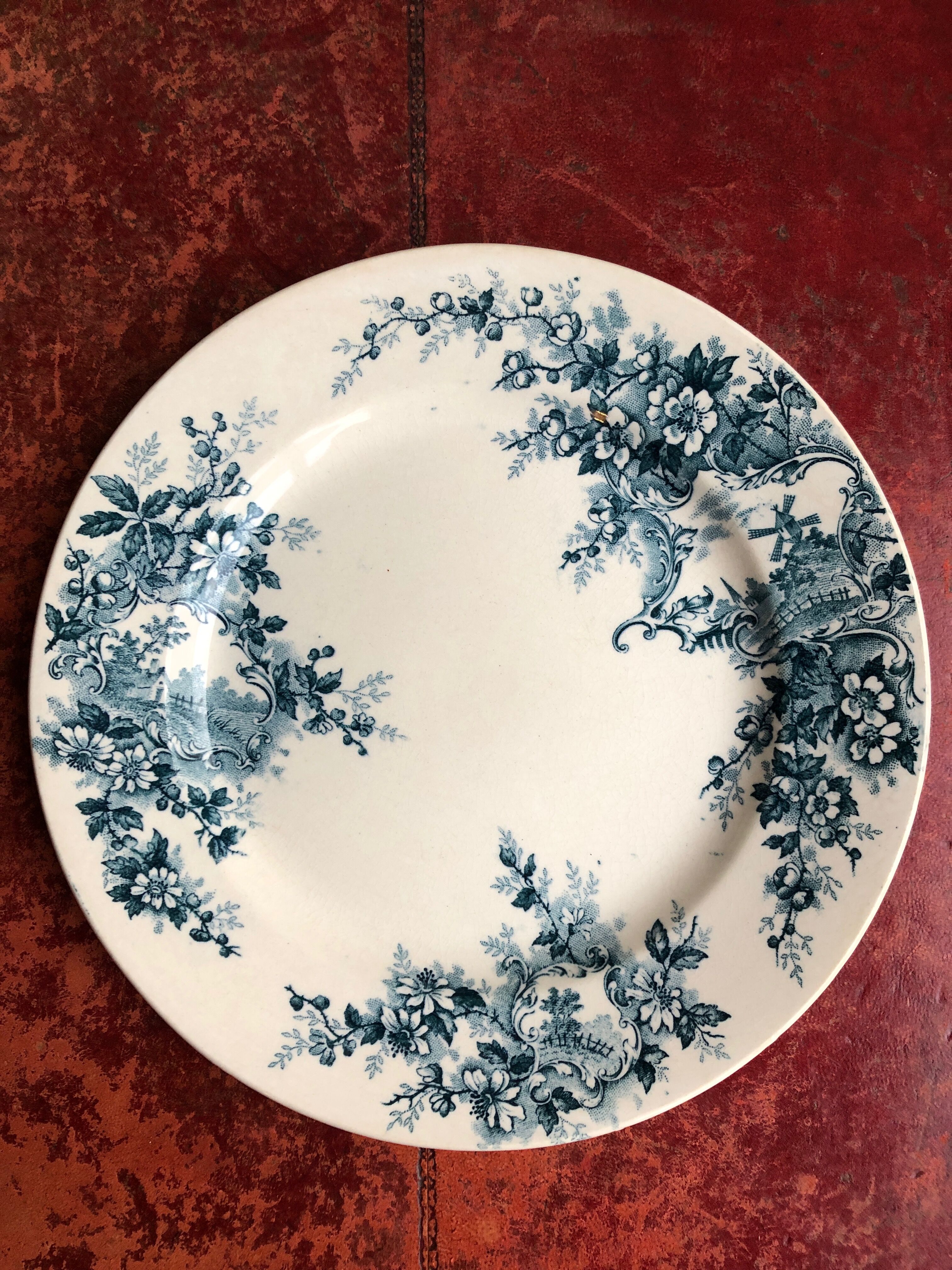 Lot of 3 flat plates in earthenware Choisy the King Iron Earth model Pompadour