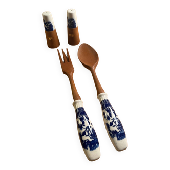 Vintage salad servers with cutlery set