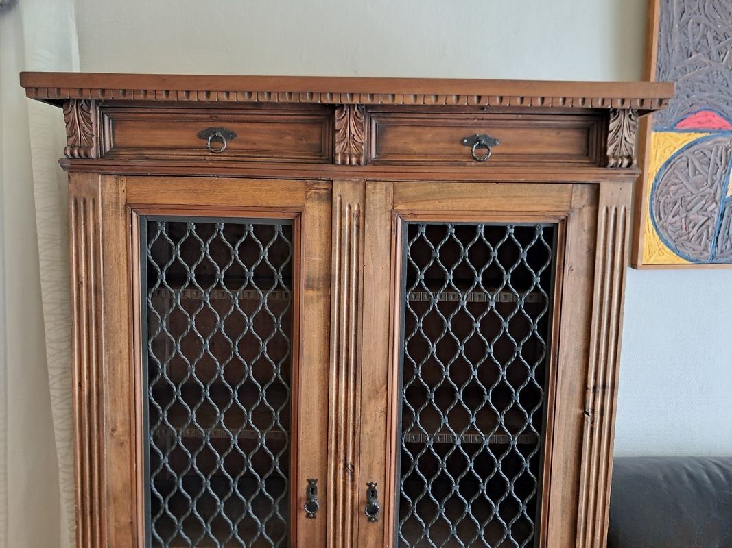 Petite armoire bibliothèque