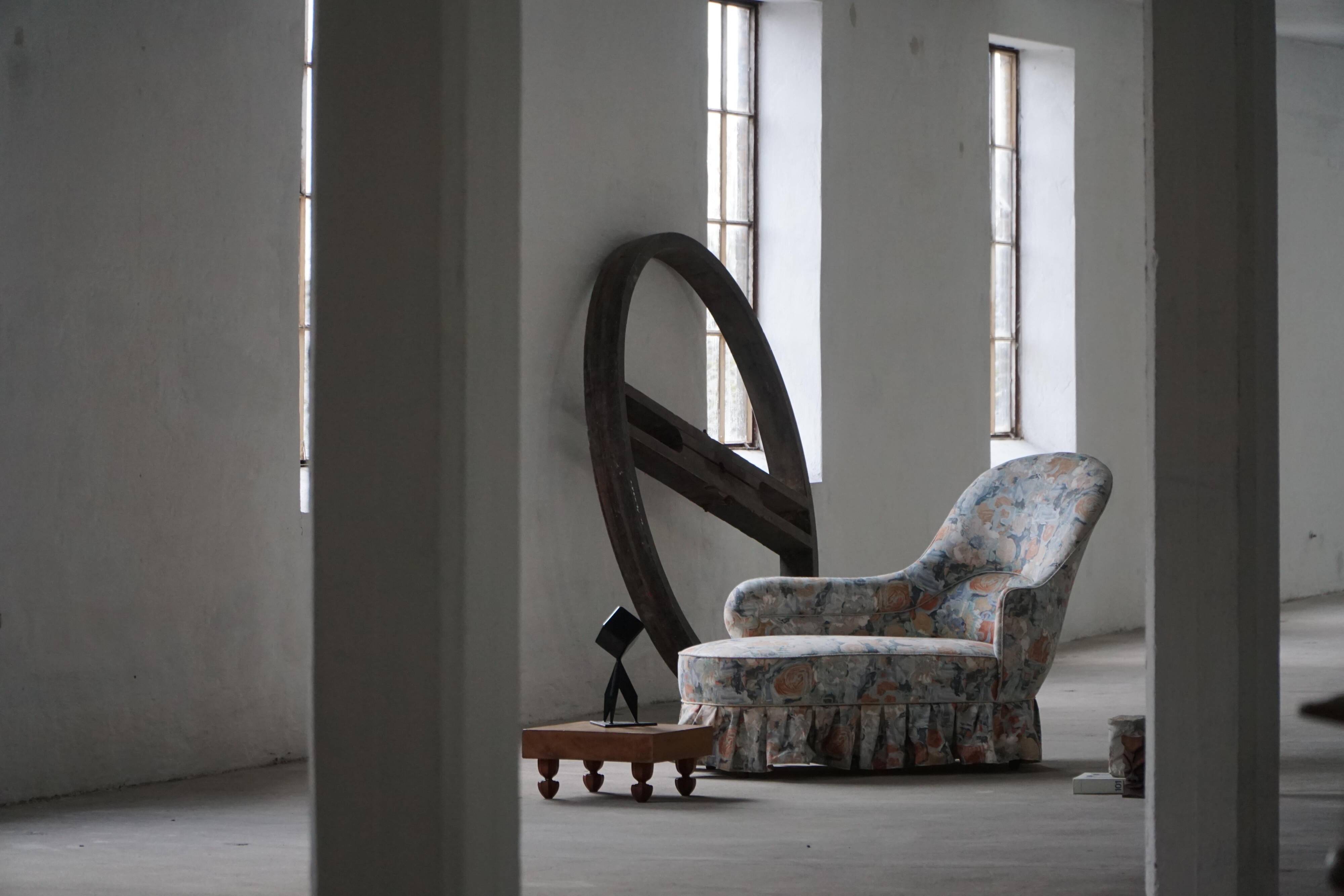 Vintage chaise longue / Sofa with floral upholstery, modern Danish design, 1950s