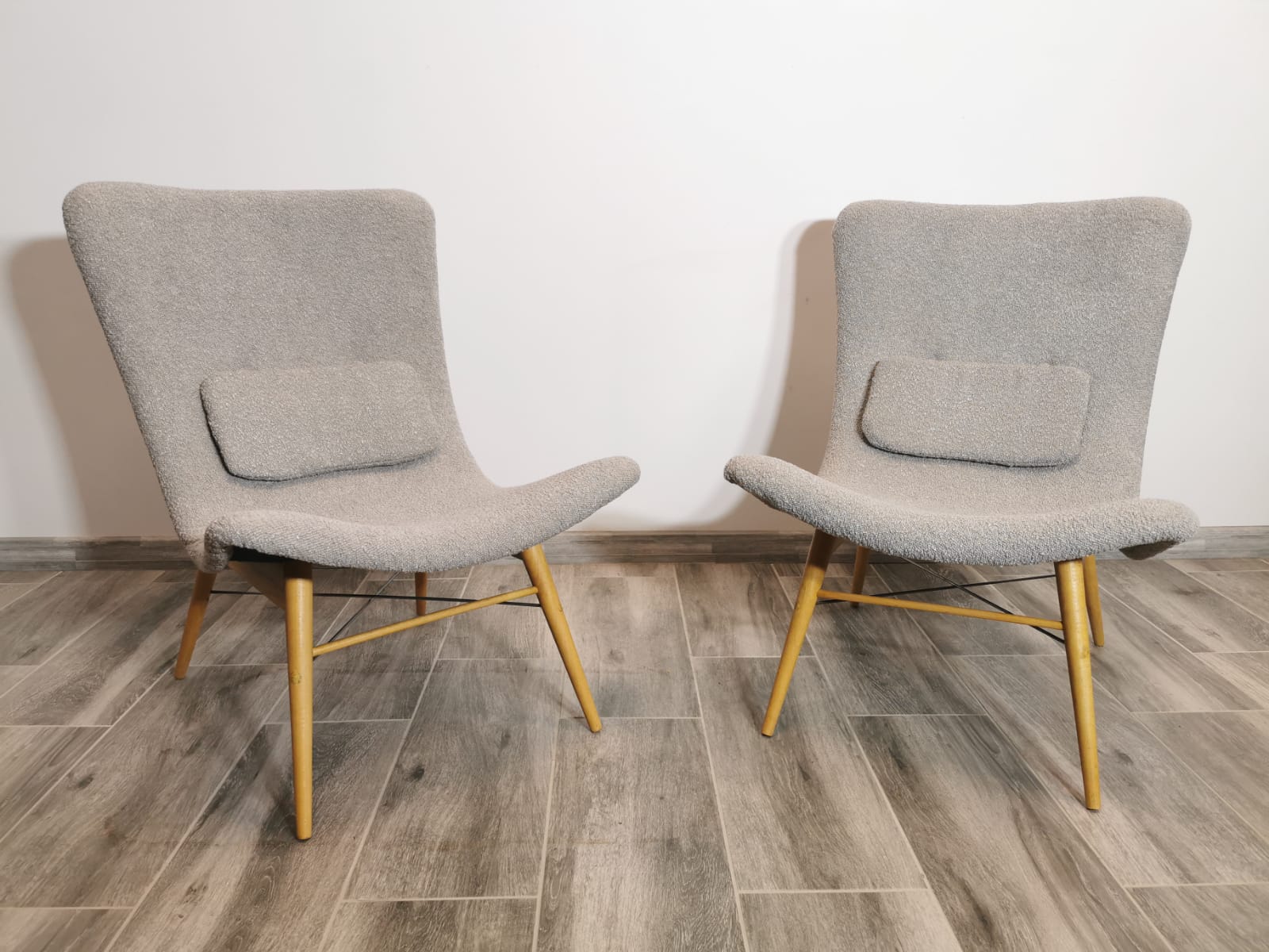Paire de fauteuils restaurée par Miroslav Navratil