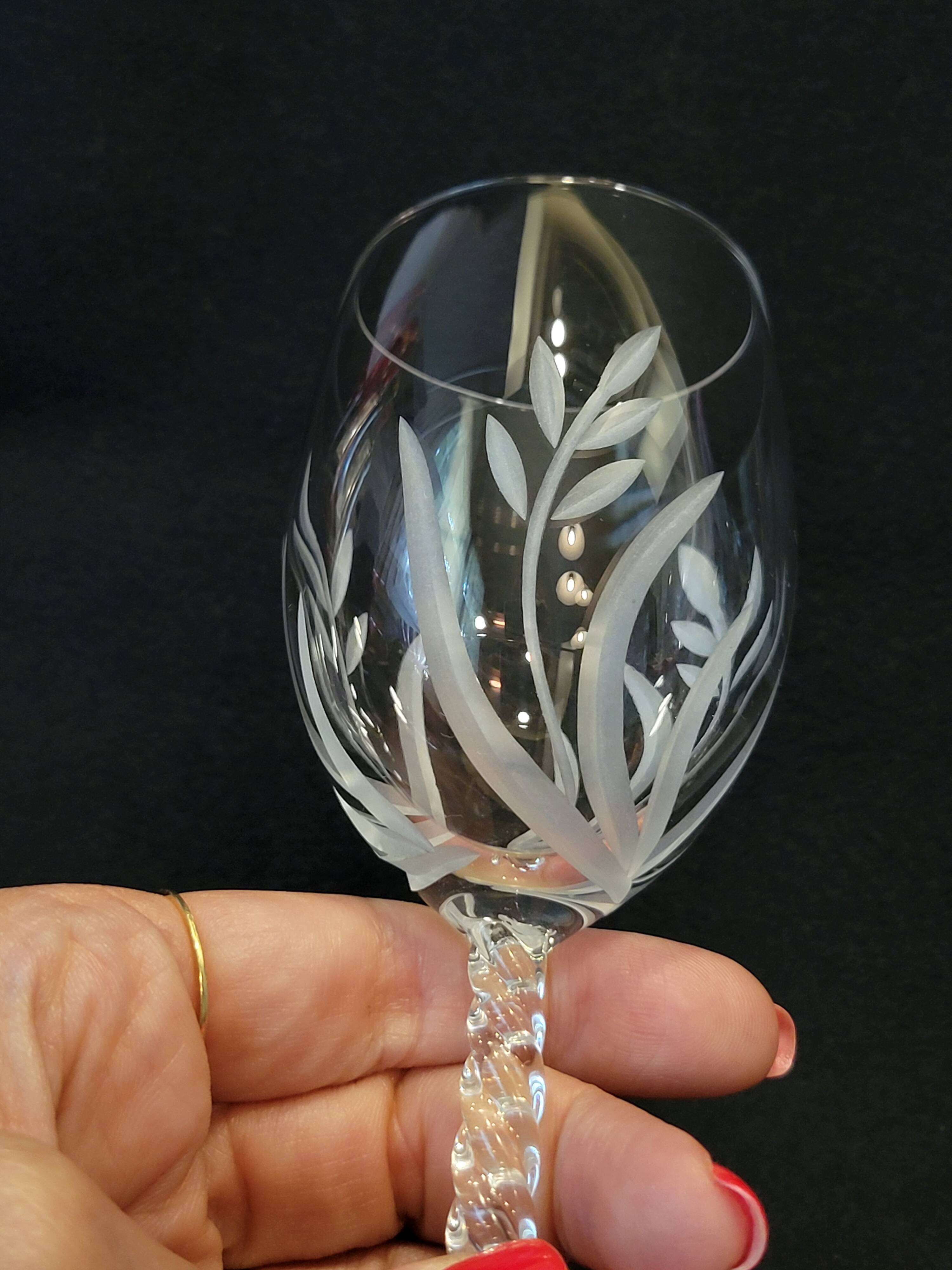 12 White Wine Glasses in Arques Crystal, Fleury Cut Flamépis Pattern