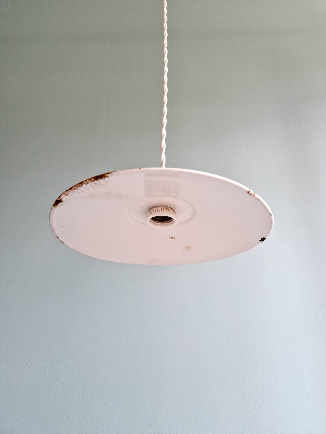 Industrial pendant light in green enamelled sheet metal, 1930s-40s