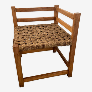 Chaise d’angle scandinave en bois et assise paillée