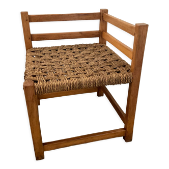 Chaise d’angle scandinave en bois et assise paillée