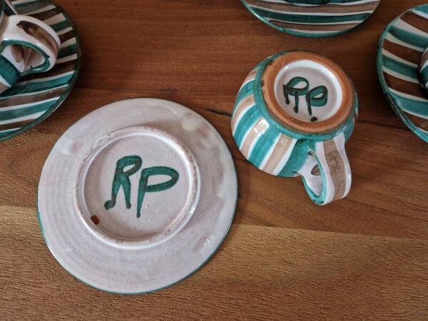 Robert Picault (1919-2000) - Série de 4 tasses et 4 sous tasses en faience