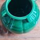 Vase en faïence émaillé vert