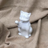 Small teapot in the shape of a cat