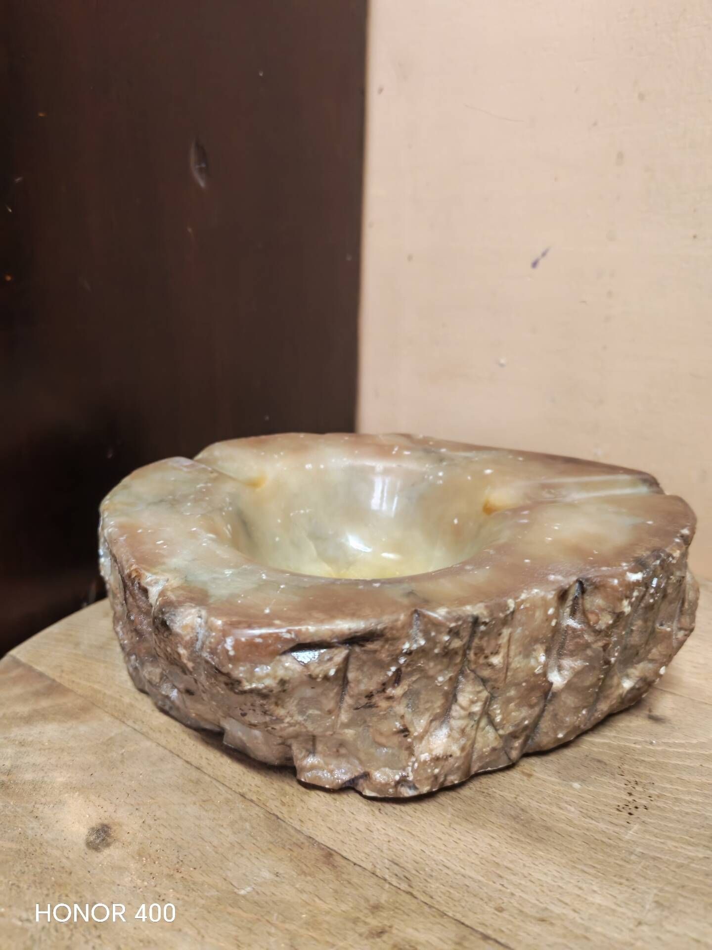 Ashtray in alabaster, brutalist style, Italy 1960.
