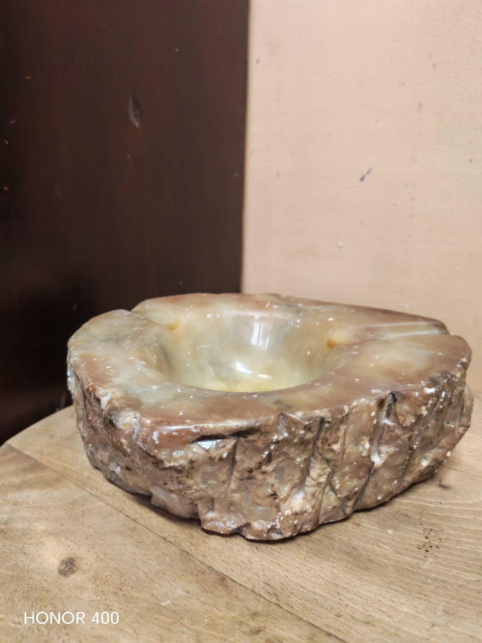 Ashtray in alabaster, brutalist style, Italy 1960.