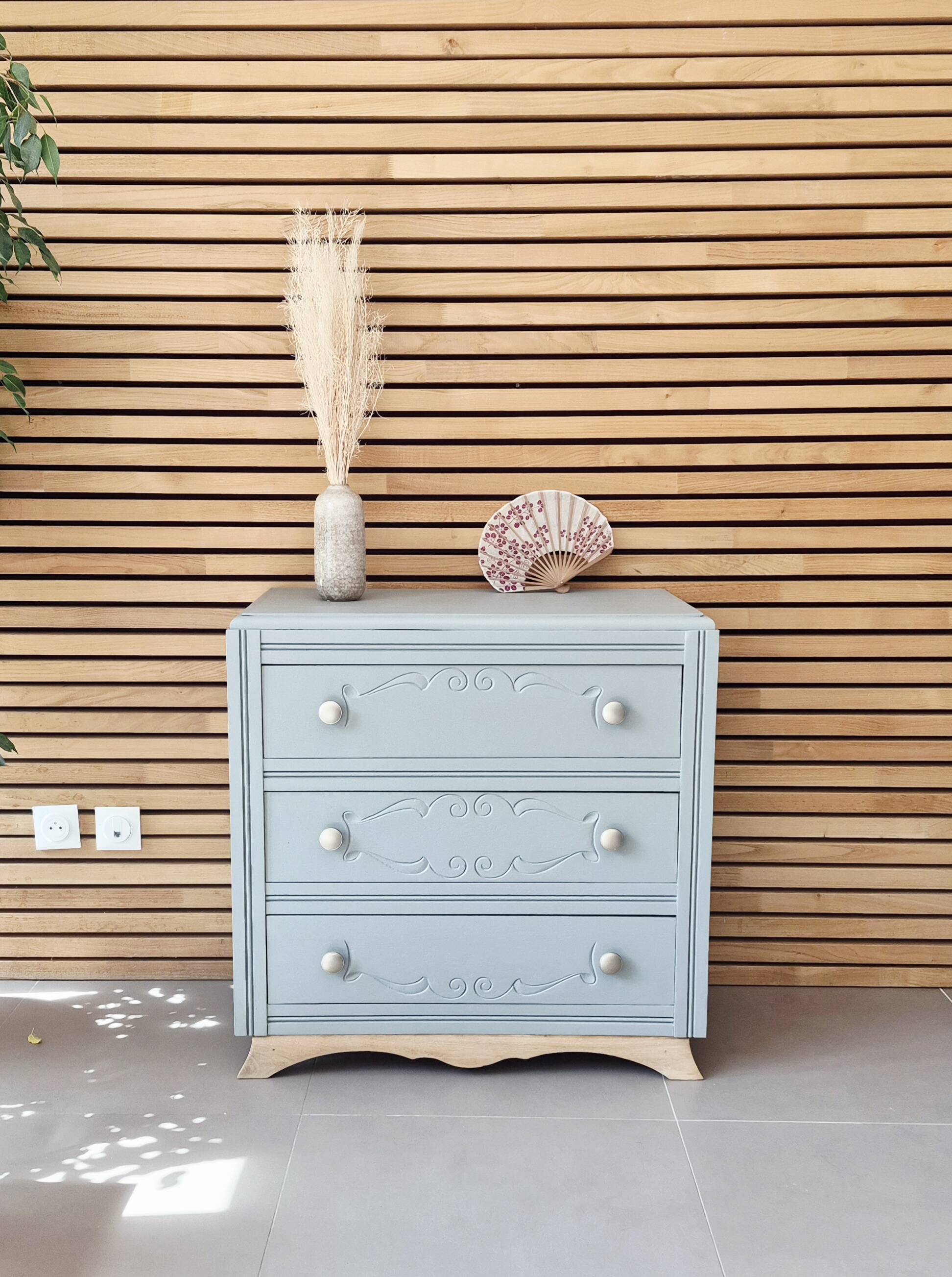 Art Deco chest of drawers