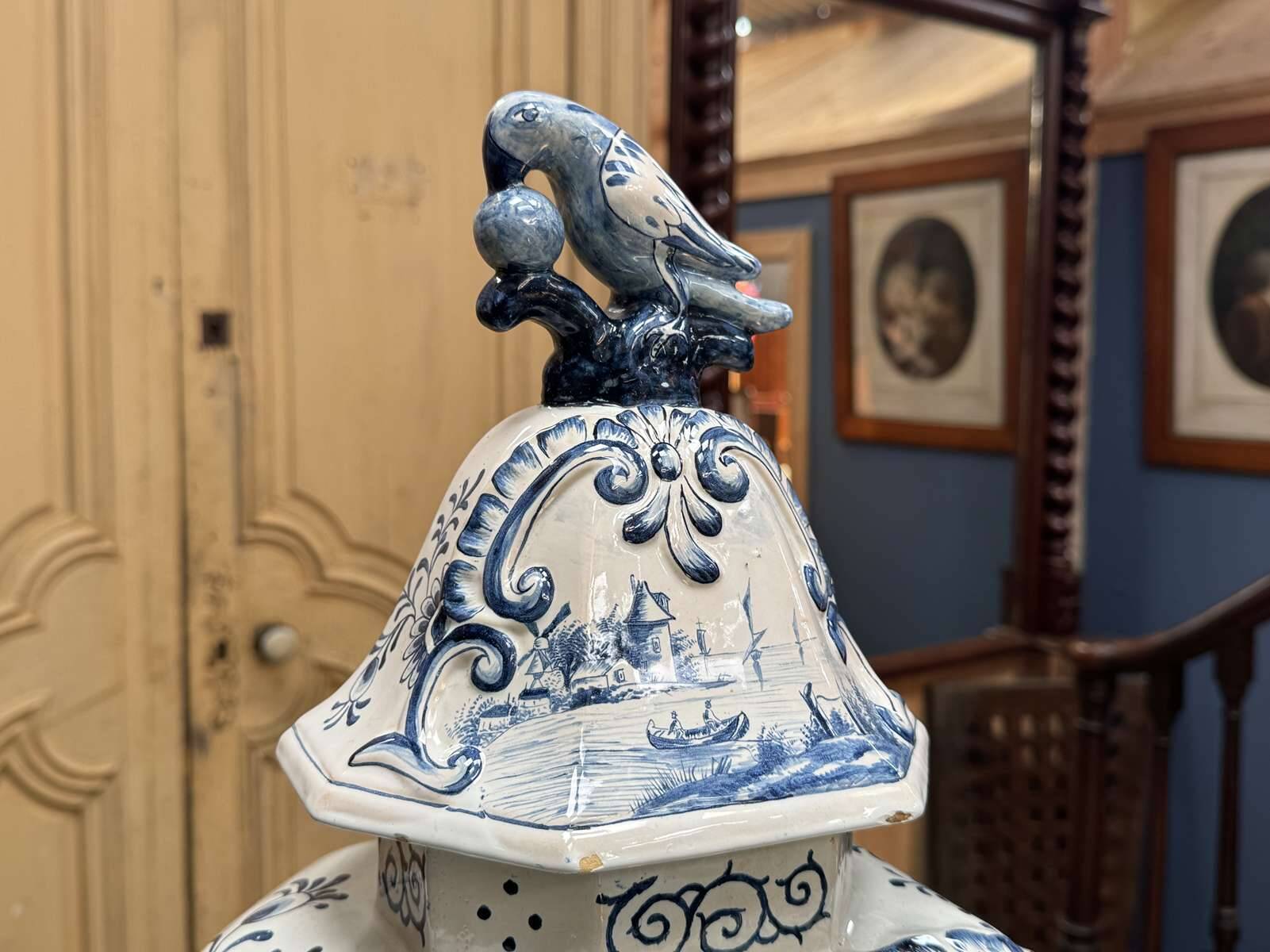 Large baluster vase with parrot - Holland, Delft 19th century