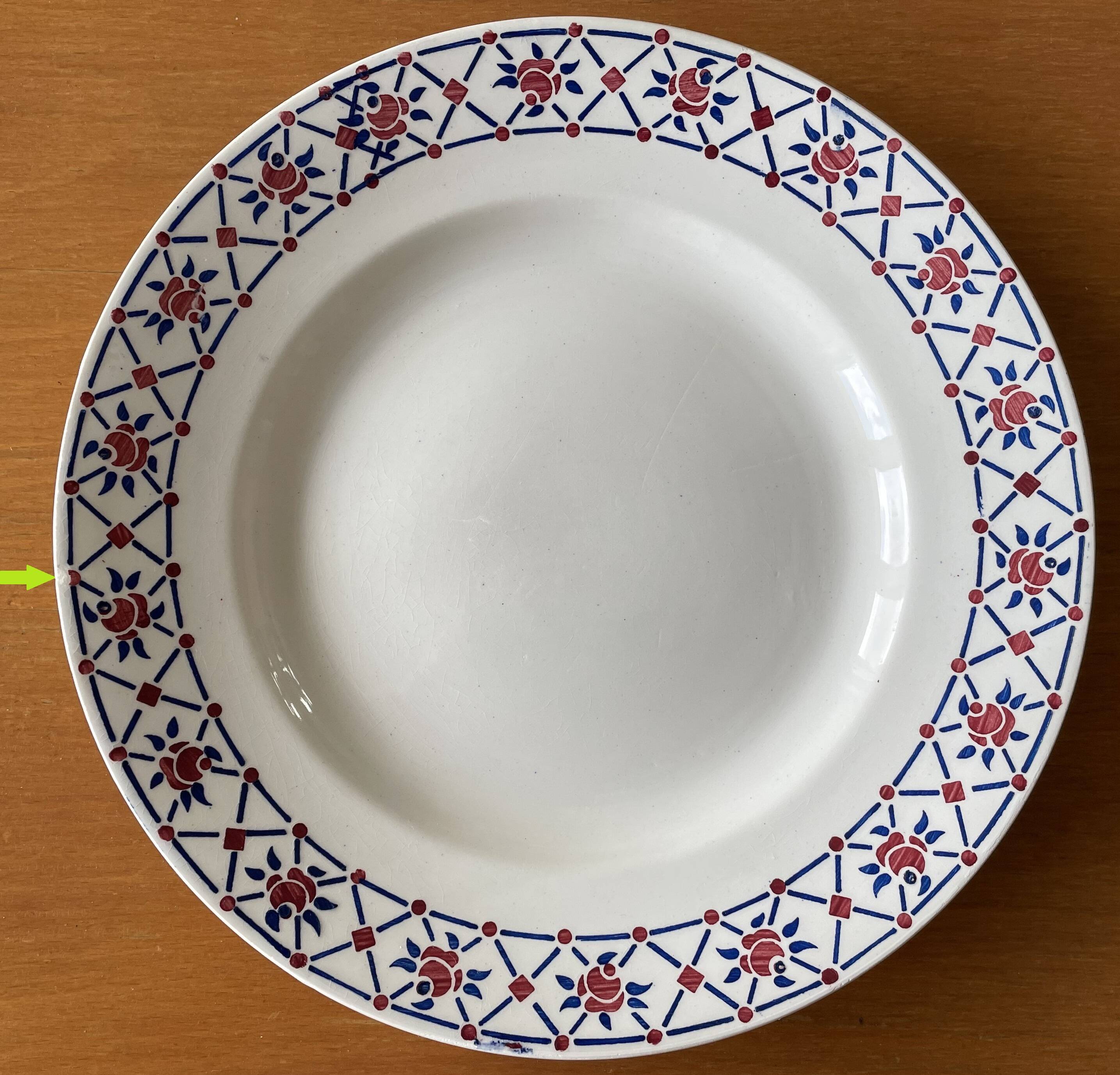 6 antique flat plates in Saint-Amand earthenware (Nord)