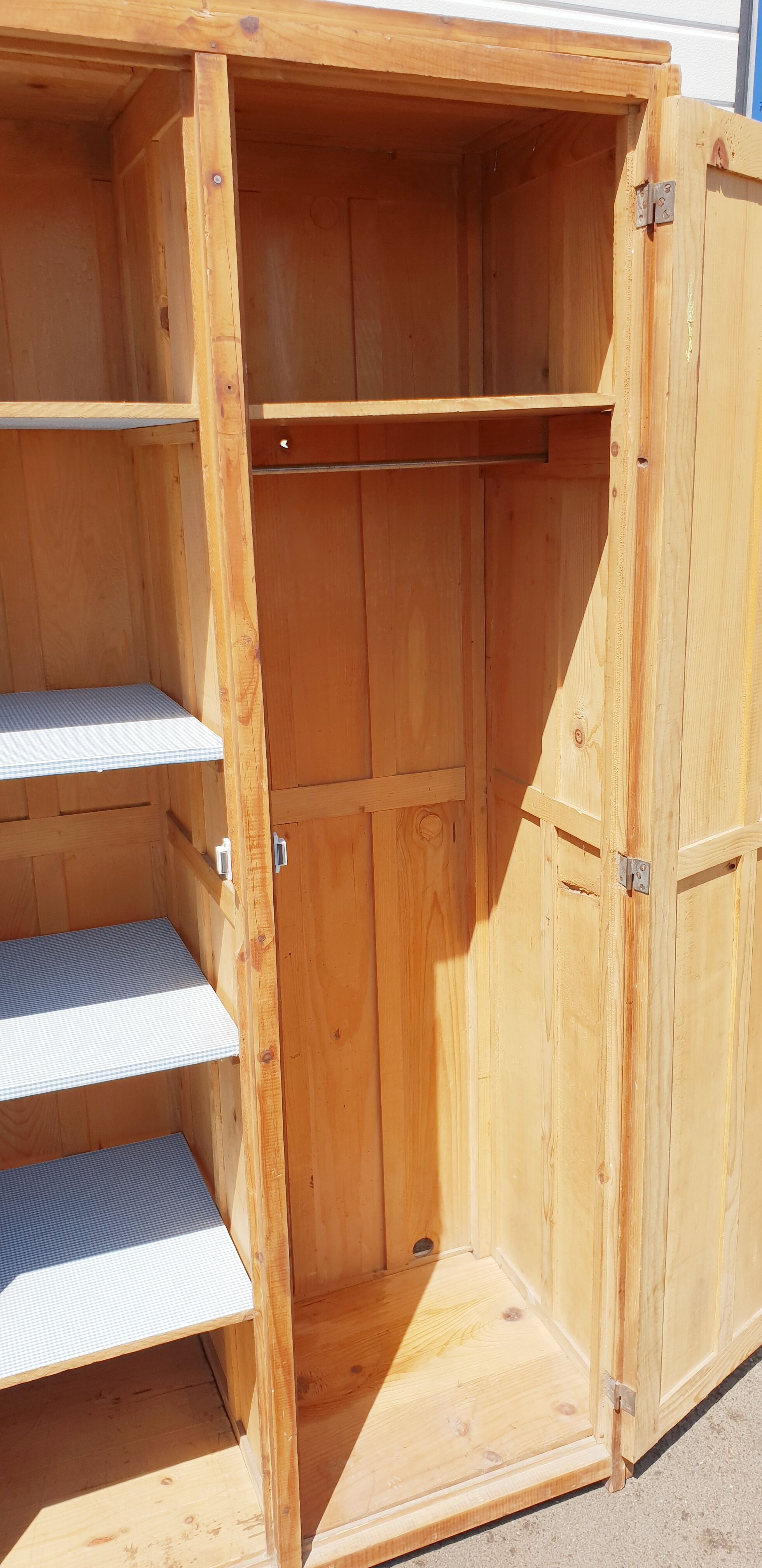 Armoire Parisienne vintage