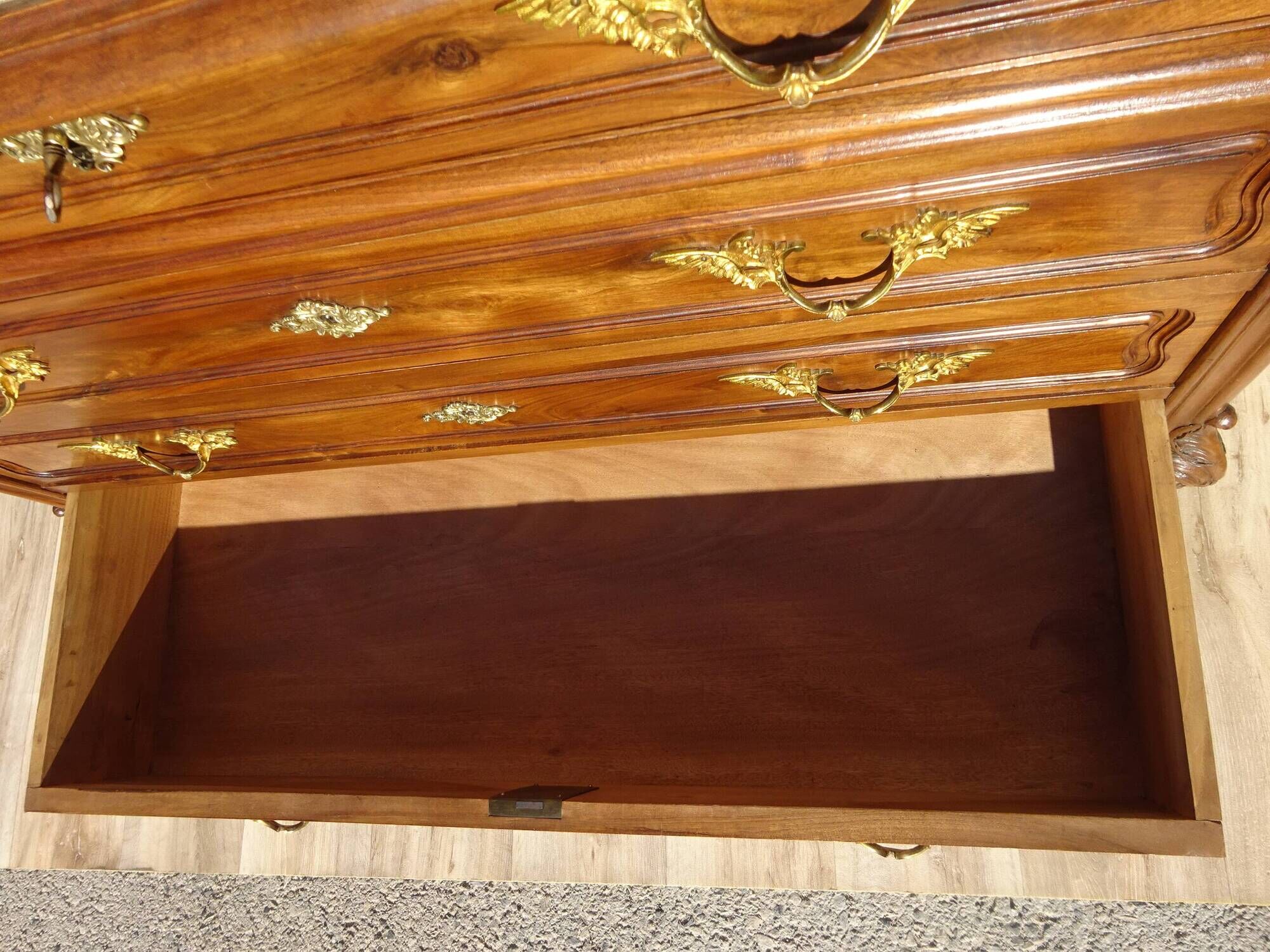 Commode en noyer Louis XV avec miroir