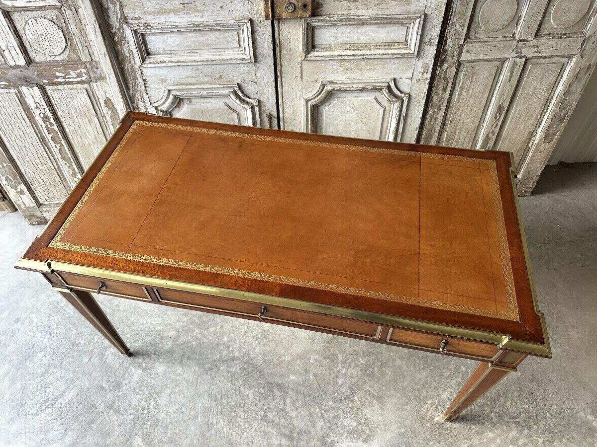 Flat desk in Directoire style