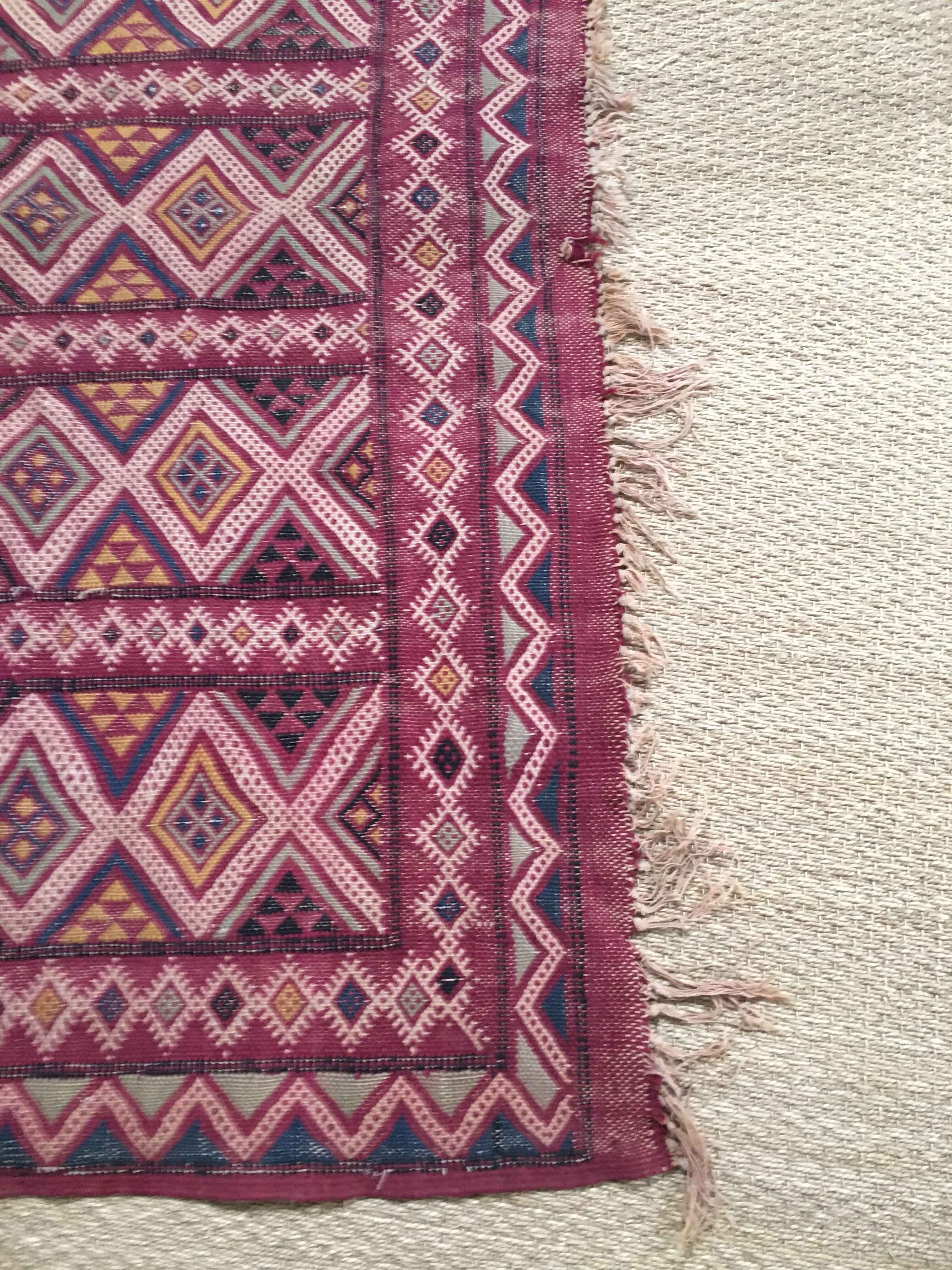 Tapis kilim rouge traditionnel artisanal 138 x 244