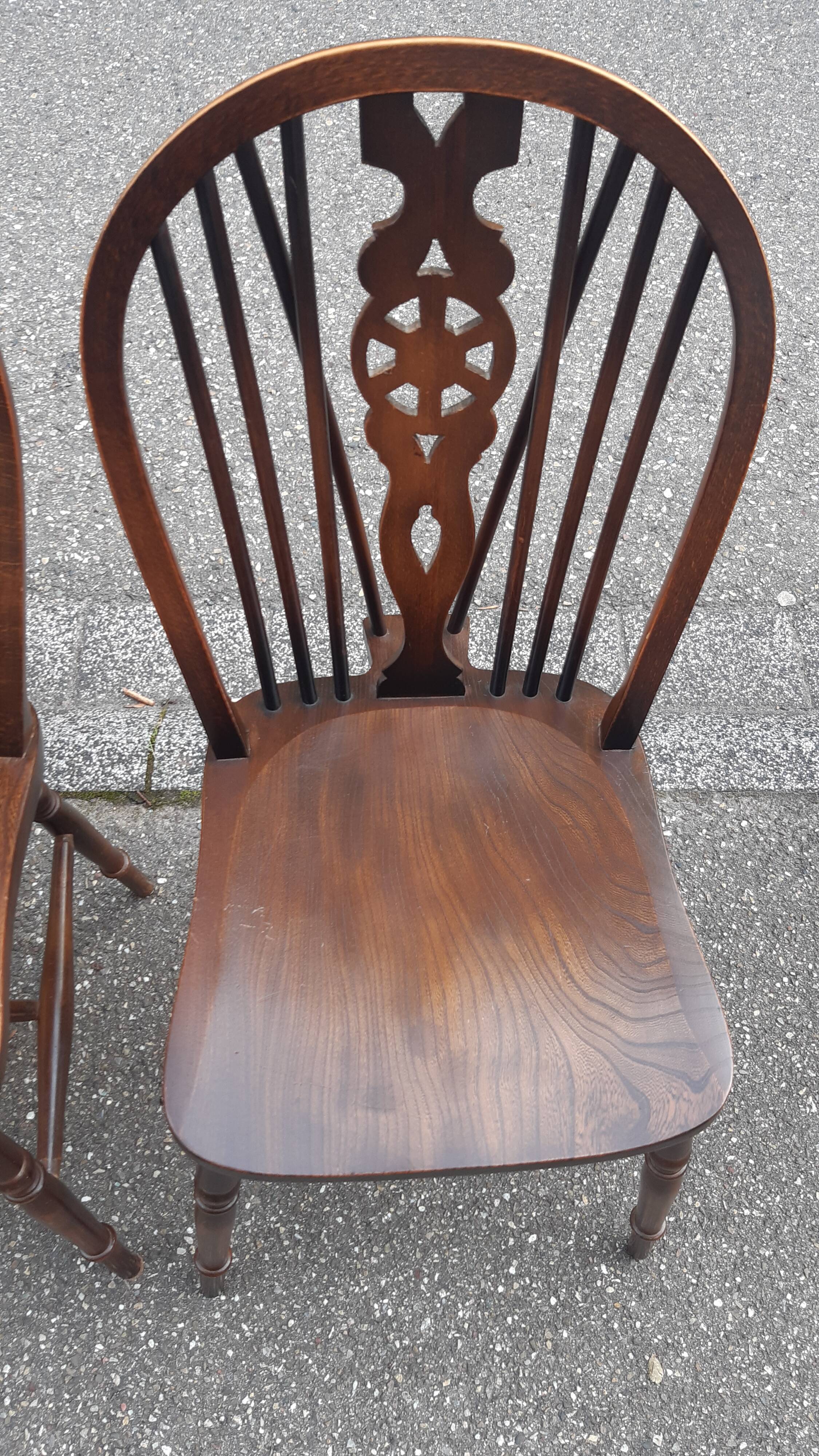 Set of 6 Windsor chairs