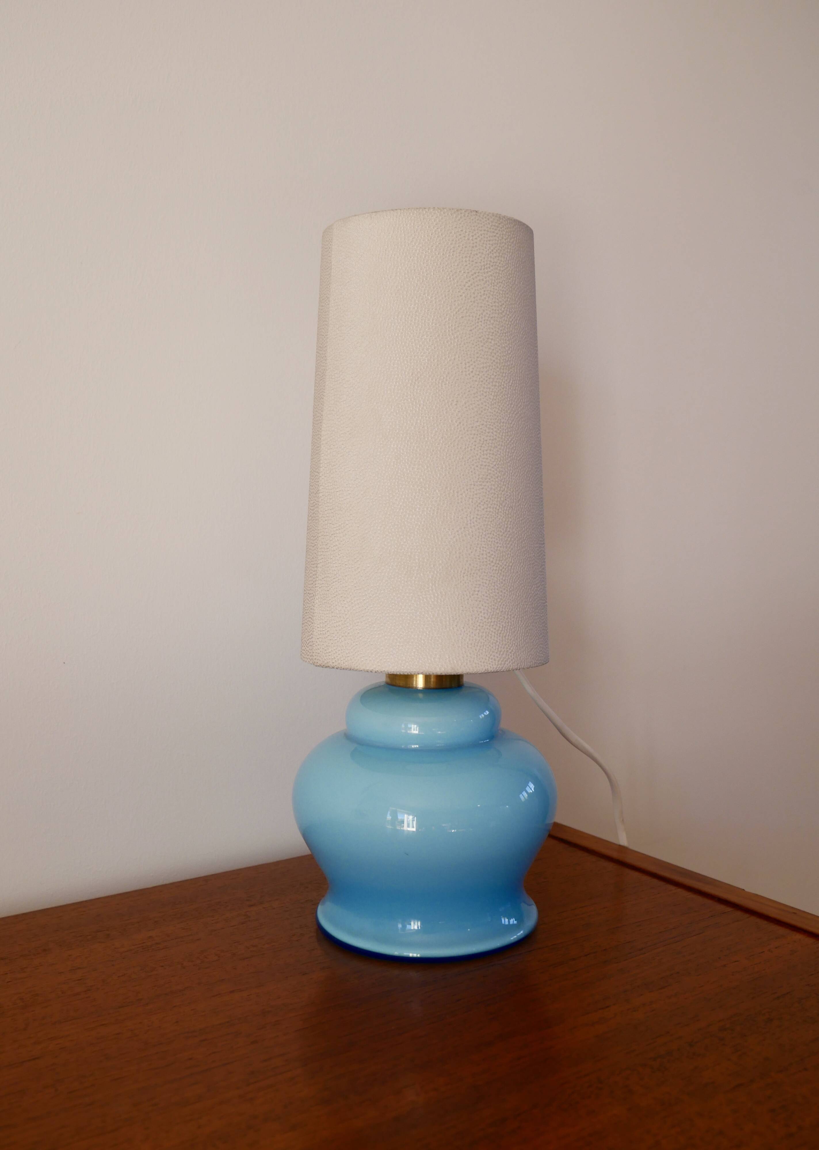 Lamp with blue opaline feet and textured conical lampshade 60s-70s
