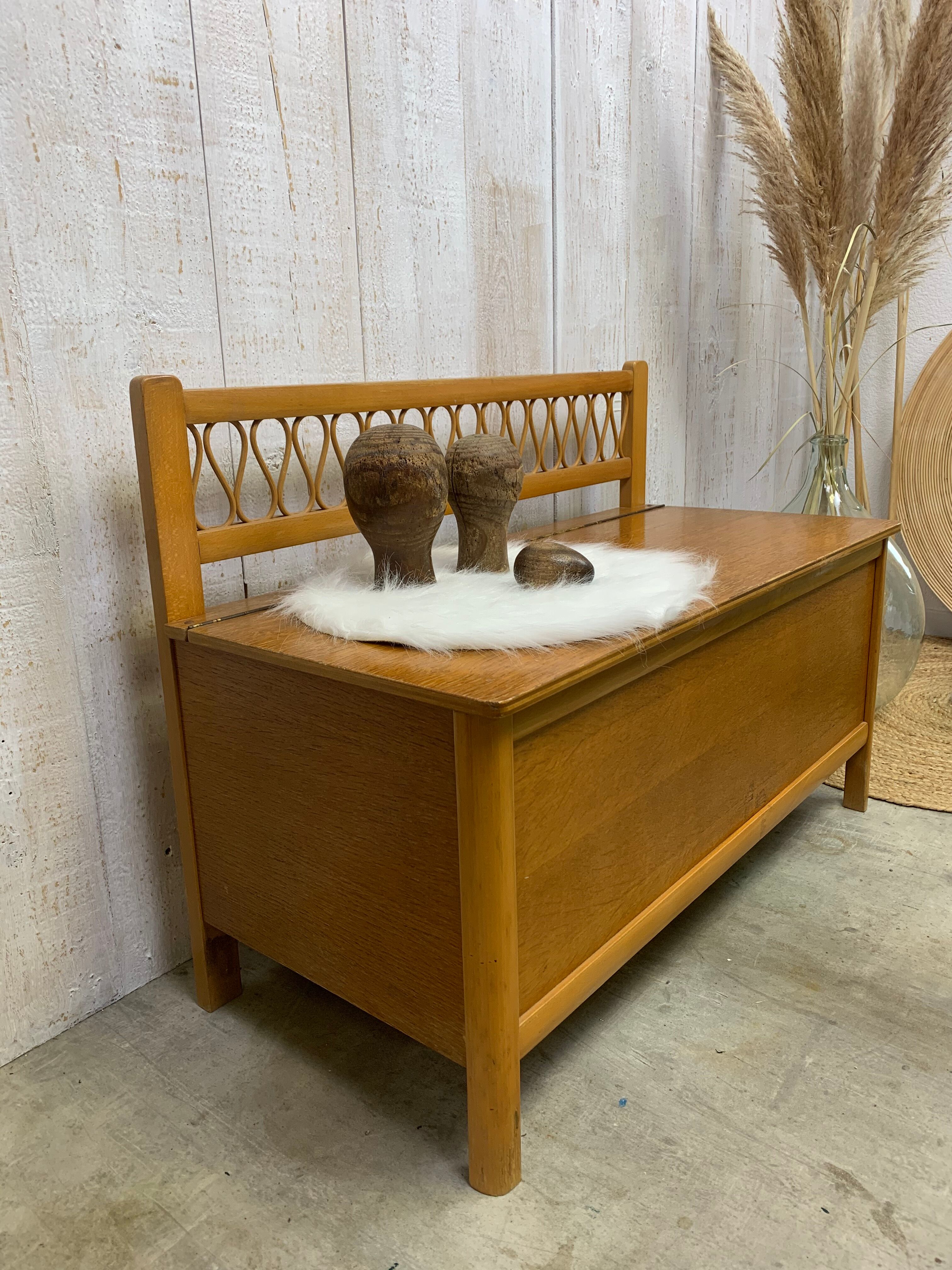 Wooden and wicker box/bench