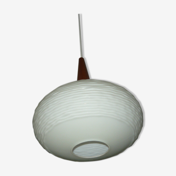 Suspension teck et opaline par Louis Kalff pour Philips annees 60