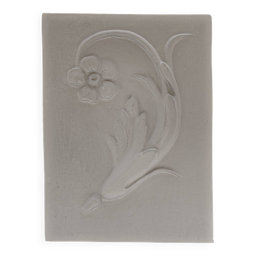 Plaster bas-relief of an acanthus leaf with a flower.