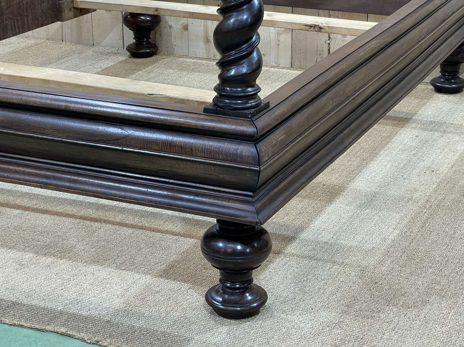 Louis XIII four-poster bed in walnut and poplar