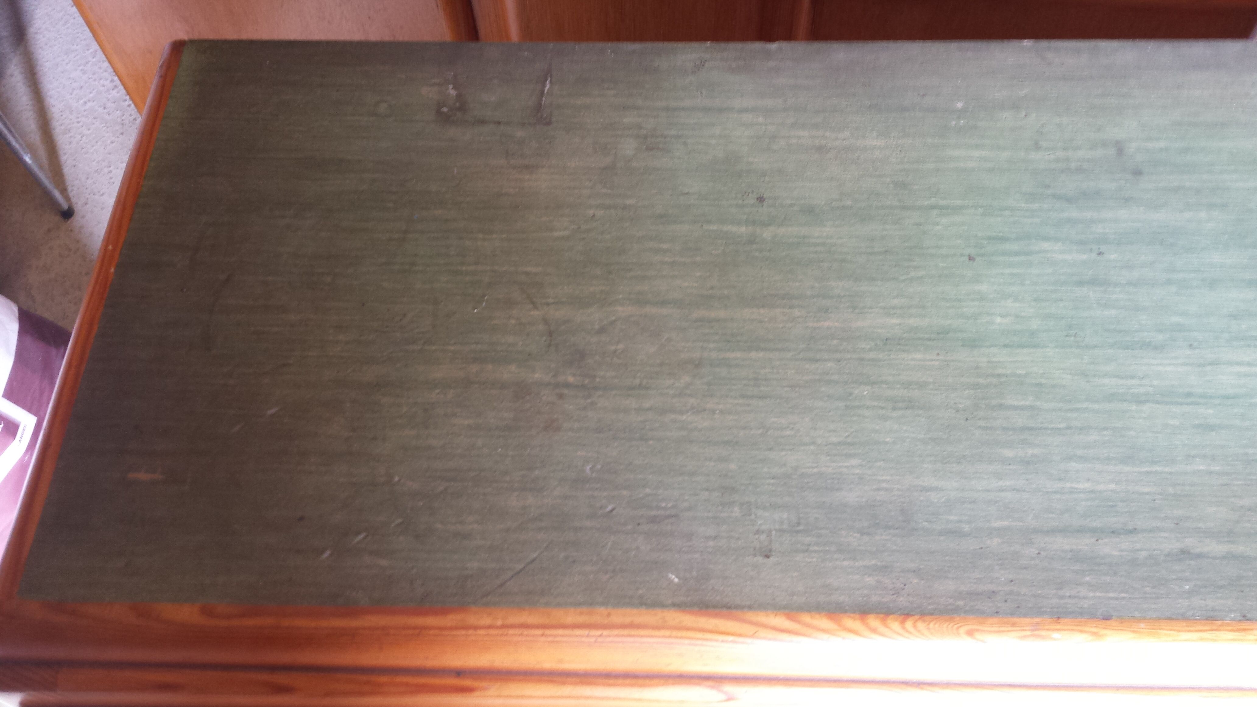 Mado low buffet, green balatum tray